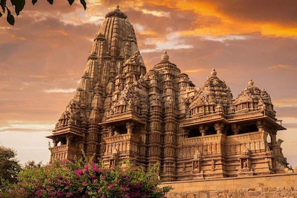 From Delhi: 2 Days Orchha and Khajuraho Tour