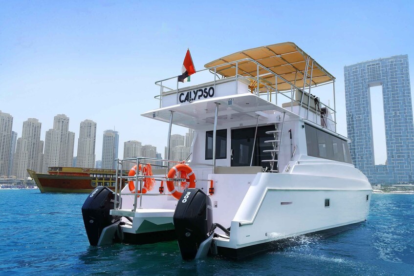 Dubai: Luxury Sightseeing Cruise with Food and Drinks