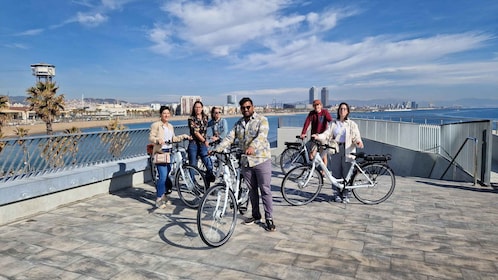 Barcelona Photo Highlights 4h Small Group eBike Tour