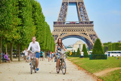 Bike Tour of Paris Old Town, Top Attractions and Nature