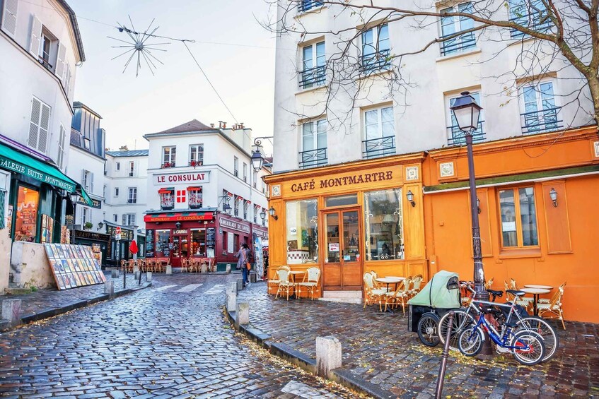 Picture 2 for Activity Bike Tour of Paris Old Town, Top Attractions and Nature