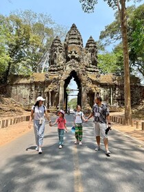 Siem Reap: Discover Angkor Temples 2 Day Private Tour