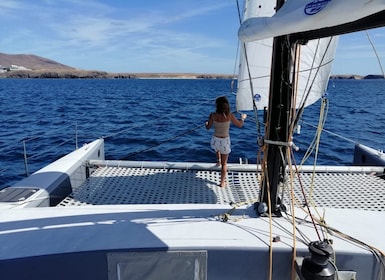 Playa Blanca: Private Catamaran Tour with SUP and Snorkelling