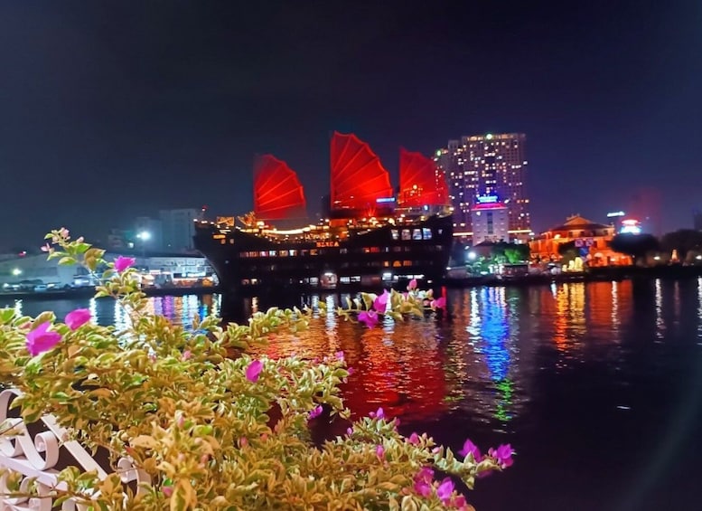 HCM City: Water Puppet Show/Bitexco Tower & Dinner Cruise