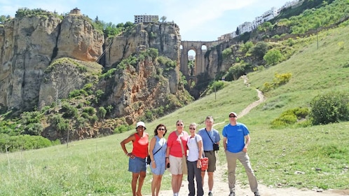 Von Cadiz: Tagesausflug nach Ronda und Setenil de las Bodegas