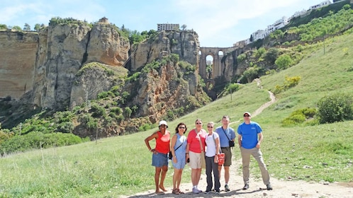 Von Cadiz: Tagesausflug nach Ronda und Setenil de las Bodegas