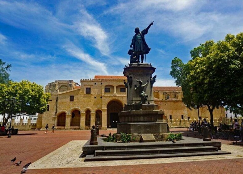 Excursion: Colonial City, Colón Lighthouse and 3 Eyes Park