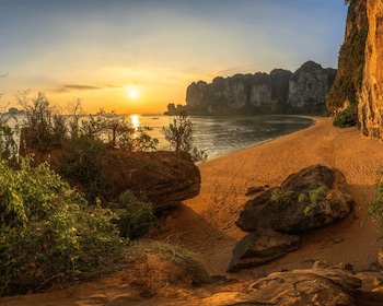 Krabi: Bioluminescent Plankton, Snorkelling & Sunset Tour