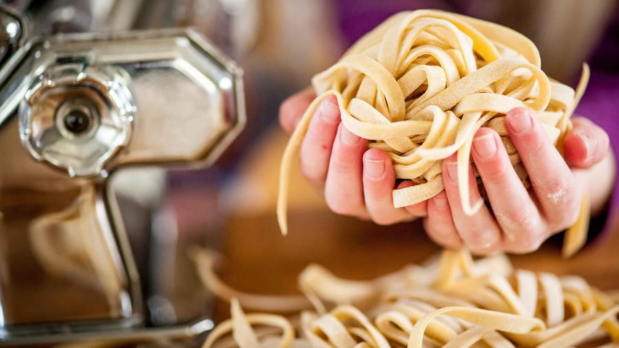 Florence: Pasta Cooking Class with Unlimited Wine