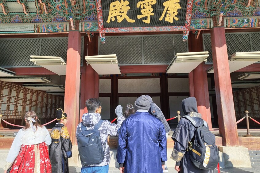 Picture 14 for Activity Gyeongbok-gung and Seochon walking tour with coin lunchbox