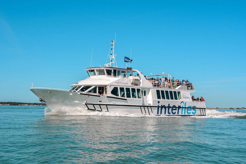 Picture 3 for Activity La Rochelle: Boat trip to Fort Boyard (2h00)