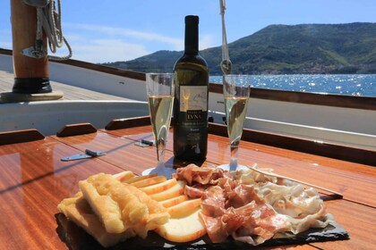 La Spezia: Sunset Boat Tour with Aperitif