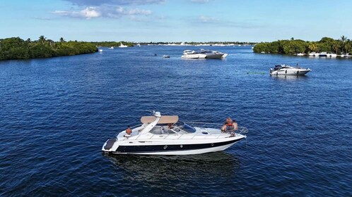 2 HOURS Yacht in Miami for Up to 12 People