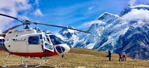 Desde Katmandú: recorrido de ida y vuelta en helicóptero por el campamento ...