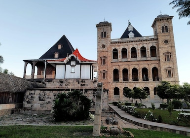 Hitory & Lemur Discovery Tour of Antananarivo