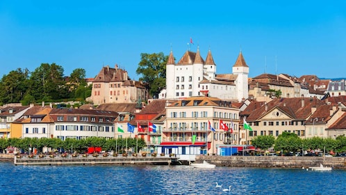 Fra Genève Nyon Prangins Castle Garden Restaurant med elsykkel