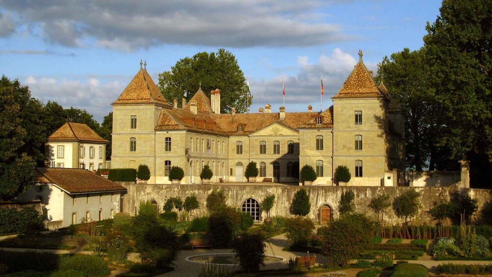 Picture 6 for Activity From GenevaLake Nyon Prangins CastleGarden Restaurant EBike