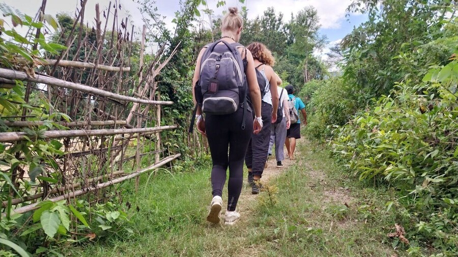 Luang Prabang: Hiking Off the Beaten Track with Picnic Lunch