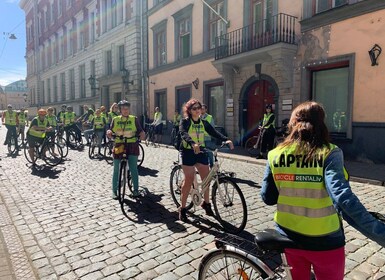 Riga: Guided City Highlights Bike Tour