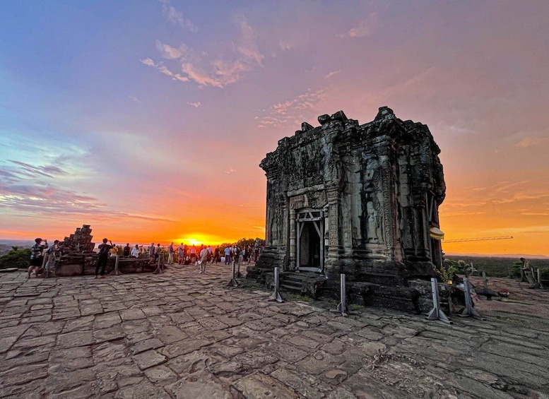 Siem Reap: Full Day Angkor Wat Temple Experience with Sunset