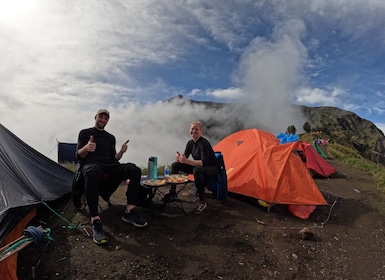 Excursión de 2 días y 1 noche al monte Rinjani hasta la cima