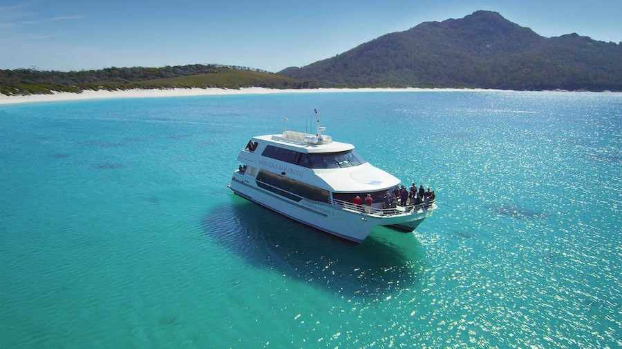 Coles Bay: Wineglass Bay Adults-Only Cruise with Lunch