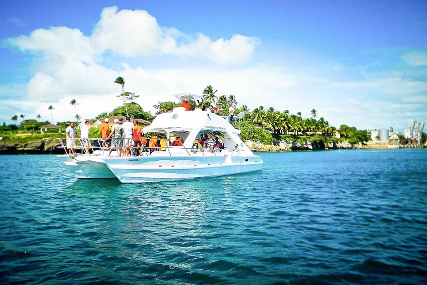 Picture 2 for Activity La Romana: Catalina Island Full-Day Snorkeling Tour