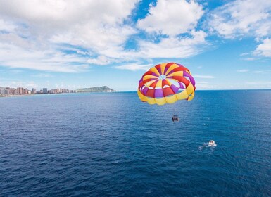 Oahu: tour de paravelismo y amanecer en Diamond Head