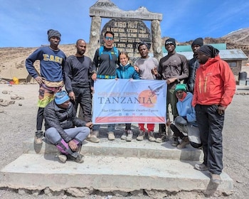 Camina por el monte Oldonyo Lengai. «La montaña de Dios»