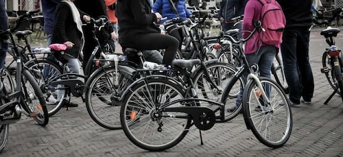 Amsterdam: Guided City Bike Tour in French