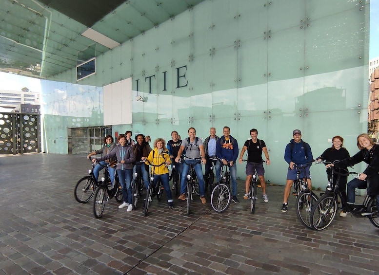 Picture 7 for Activity Amsterdam: Guided City Bike Tour in French