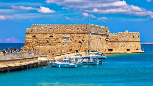 From Heraklion: Historical Centre City Tour & Knossos Palace