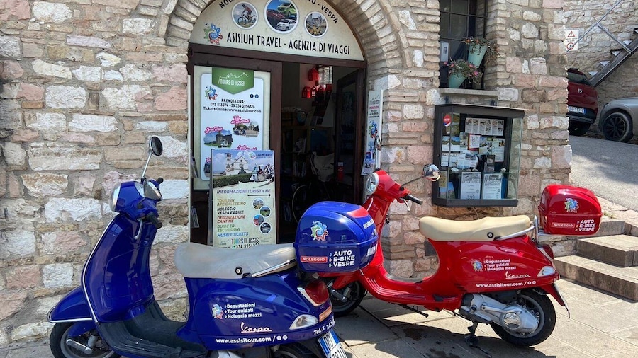 Assisi Rental Vespa '150cc - full day