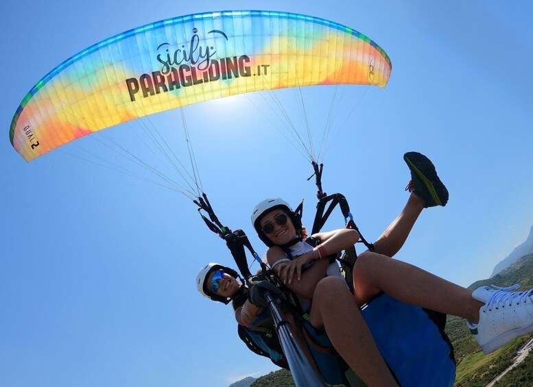 Taormina: Paragliding Tour with Instructor and GoPro Video