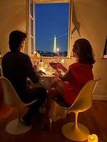 Paris : Private romantic dinner with an Eiffel tower view