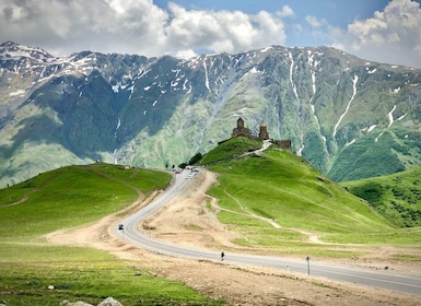 Private day trip to Stepantsminda, Kazbegi Mountains & Sno