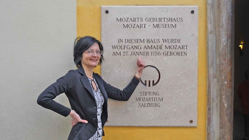 Salzburg: Mozart Tour & City Tour with Tasting