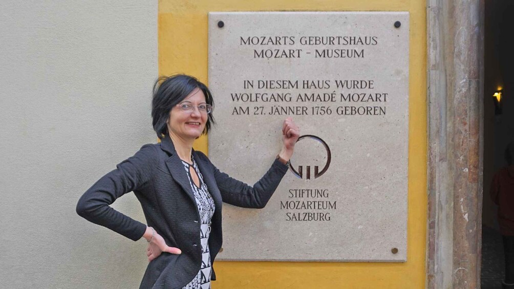 Salzburg: Mozart Tour & City Tour with Tasting