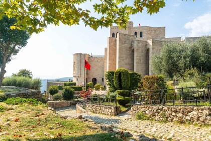 Fra Tirana: Dagstur til Krujë med Krujë slott og den gamle basaren