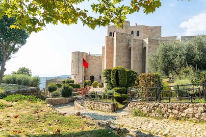 Desde Tirana: excursión de un día a Krujë con el castillo de Krujë y el ant...