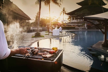 Ubud: Cena romantica con barbecue a bordo piscina