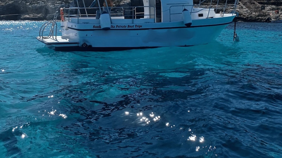 Private Boat Tour Experience with Blue Lagoon and Comino