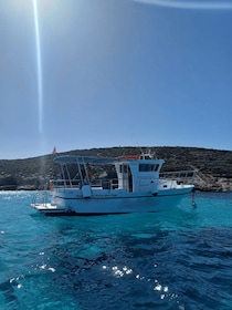 Private Boat Tour Experience with Blue Lagoon and Comino
