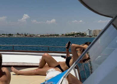 Larnaca: Glass Bottom Boat Bay Cruise with Snorkeling