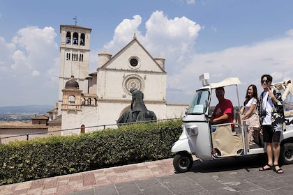 Assisi: The Life of Saint Francis Private Tour by Tuk Tuk