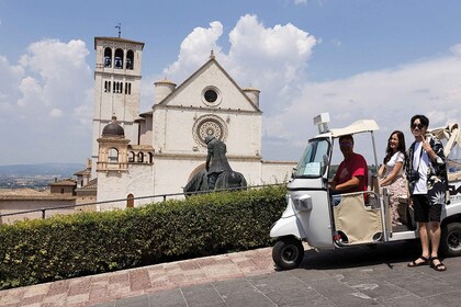 Assisi: Das Leben des Heiligen Franziskus Private Tour mit dem Tuk Tuk