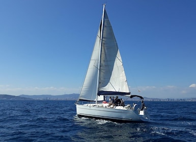 Barcelona: 2/3/4h Exclusive Private Sailing Boat Cruise