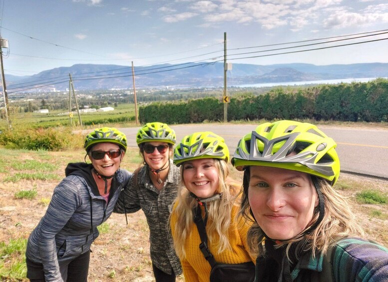 Kelowna: Wine Tasting by E-bike, Smartphone Guide & Lunch