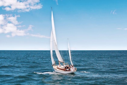 Corfú: crucero privado de día completo en velero con aperitivos y bebidas