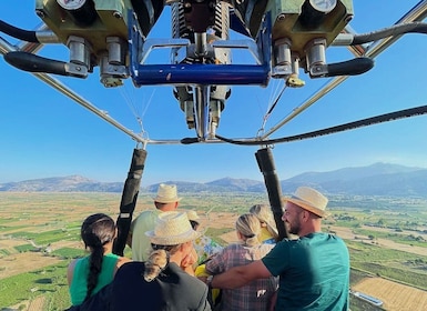 Crete: Hot-Air Balloon Flight with Traditional Breakfast